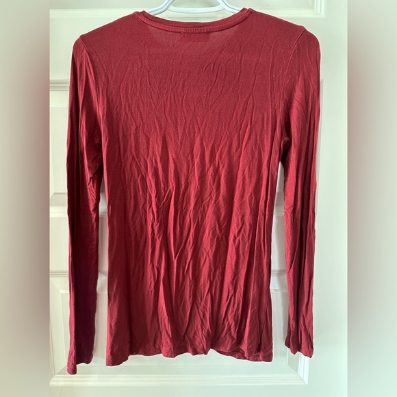 Aritzia Babaton Maroon Twist Front Asymmetrical Hem Top Size XXS Women’s - Picture 5 of 6